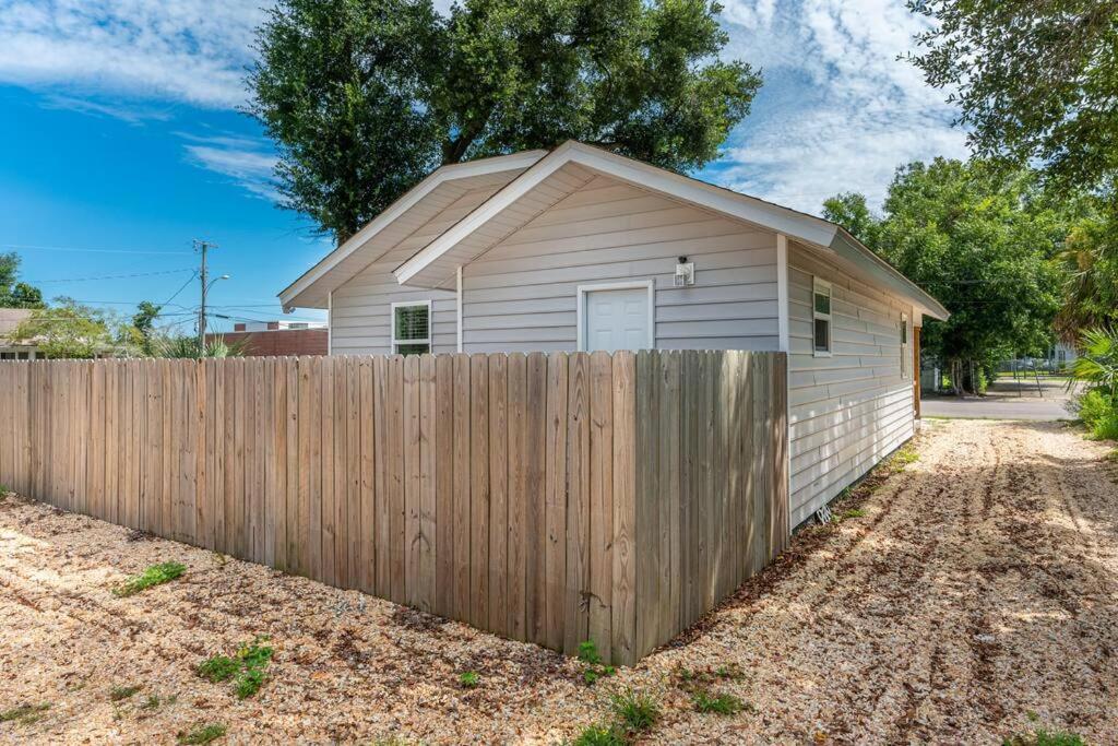 Holiday home Stylish 2 Bedroom Close 2 Dtown, Nas, And Bch Pensacola