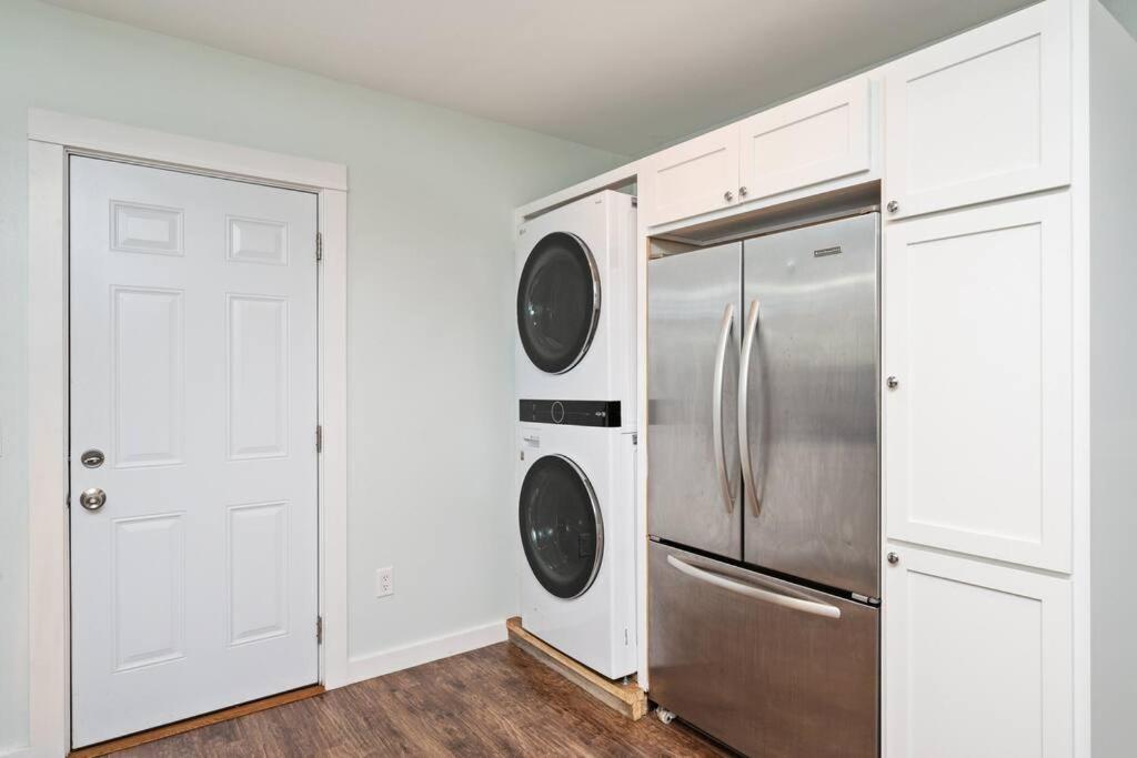 Stylish 2 Bedroom Close 2 Dtown, Nas, And Bch Holiday home
