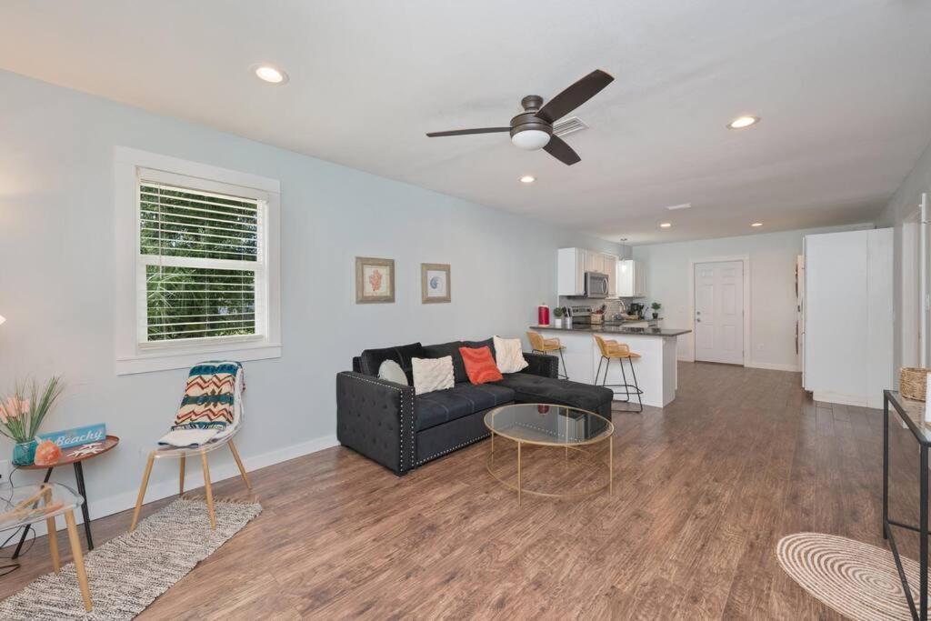 Holiday home Stylish 2 Bedroom Close 2 Dtown, Nas, And Bch *