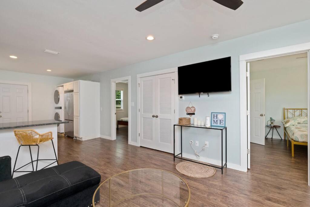 Stylish 2 Bedroom Close 2 Dtown, Nas, And Bch Holiday home