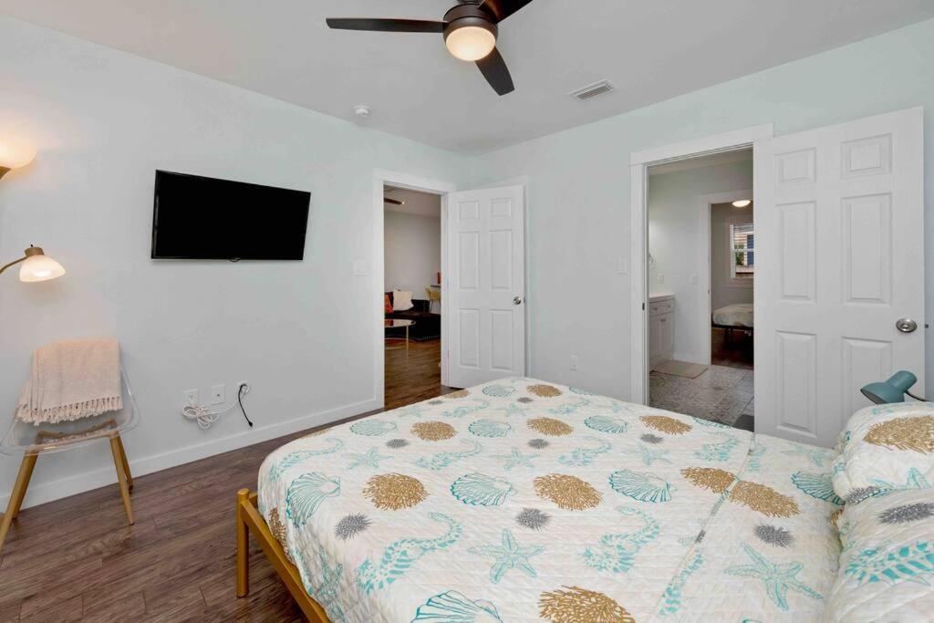 Stylish 2 Bedroom Close 2 Dtown, Nas, And Bch