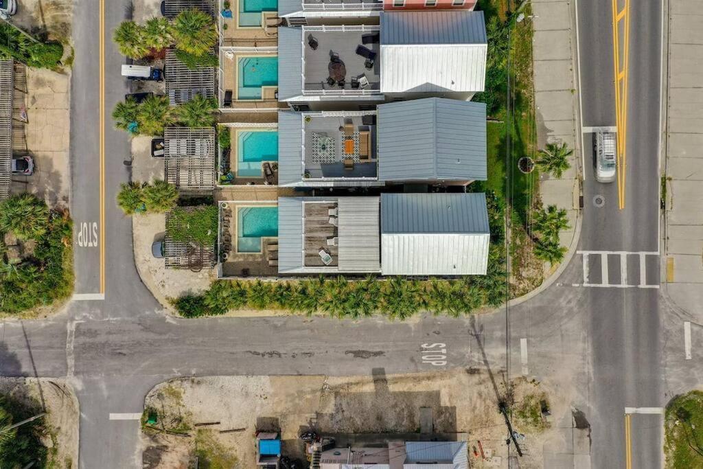 Amzg Gulf View,4 Bd/3.5 Bath Home, Pvt Heated Pool Holiday home *