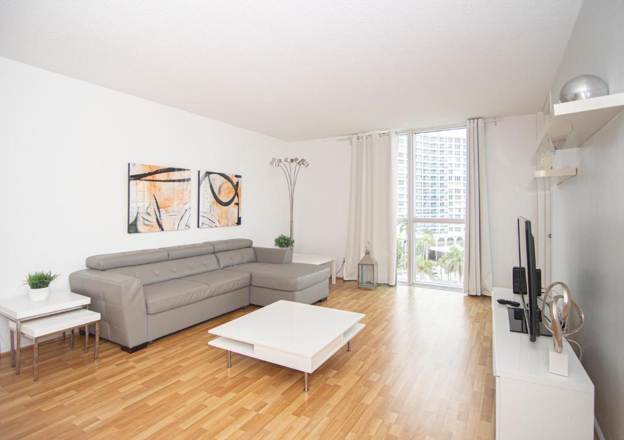 Stunning By Miami Te Espera - 7w