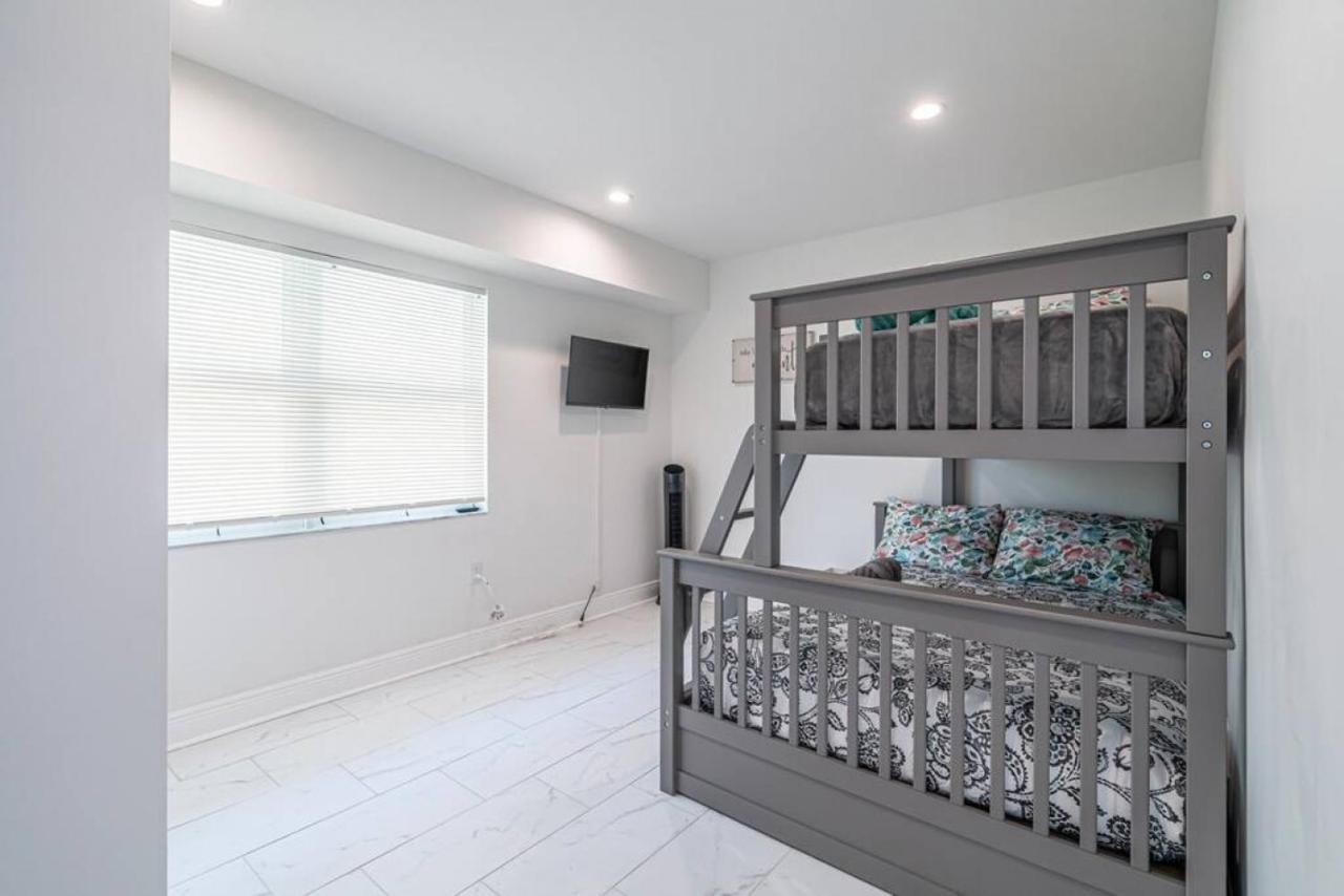 The Purple Pelican Beachfront With Ocean Balcony Unit 1 Holiday home *