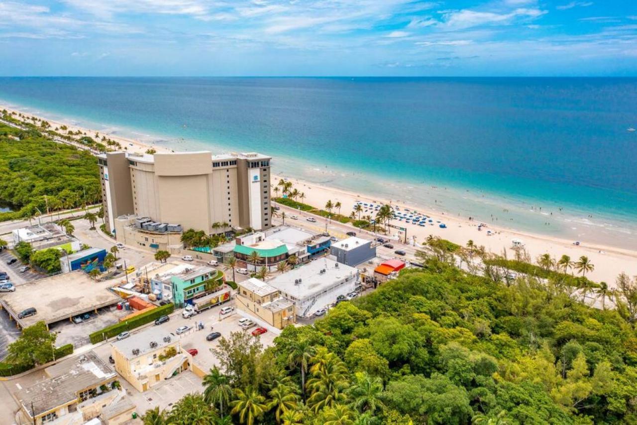 The Purple Pelican Beachfront With Ocean Balcony Unit 2