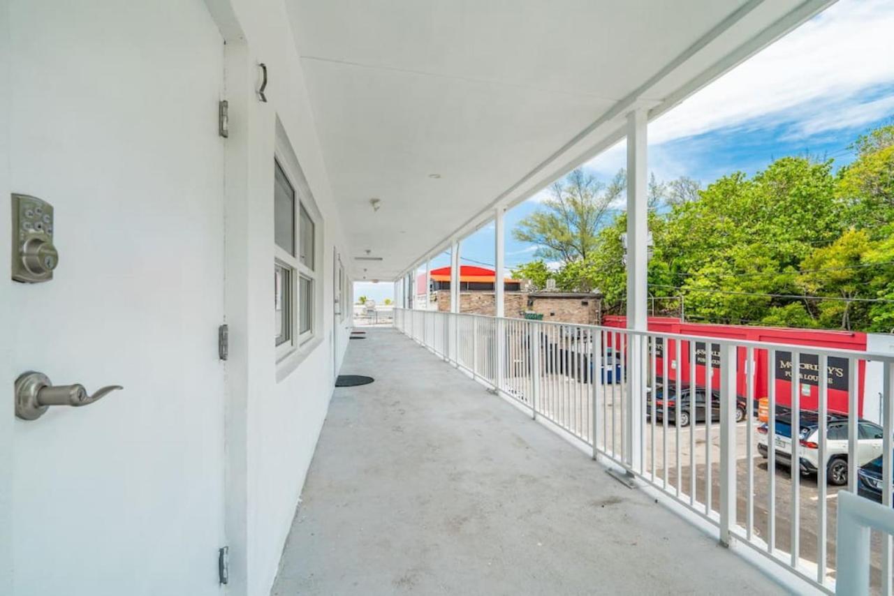 The Purple Pelican Beachfront With Ocean Balcony Unit 2 * Fort Lauderdale
