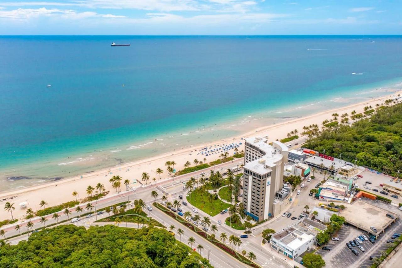 The Purple Pelican Beachfront With Ocean Balcony Unit 2 Holiday home *
