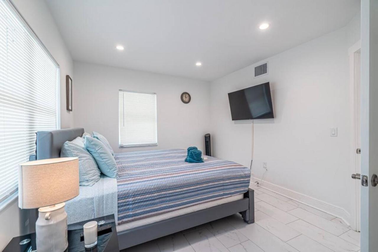 The Purple Pelican Beachfront With Ocean Balcony Unit 2 Holiday home