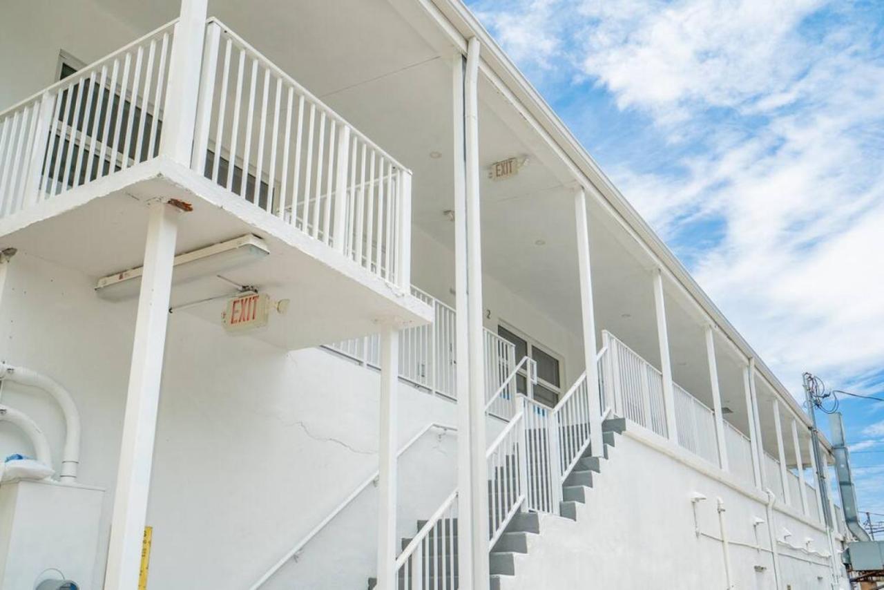 Holiday home The Purple Pelican Beachfront With Ocean Balcony Unit 2 Fort Lauderdale