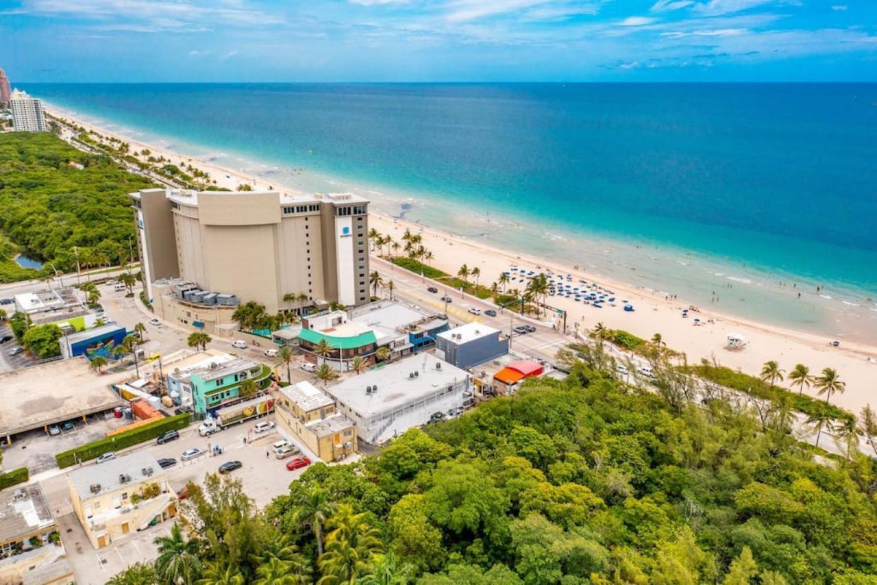 The Purple Pelican Beachfront With Ocean Balcony Unit 2 Holiday home