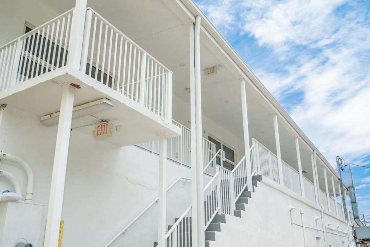 The Purple Pelican Beachfront With Ocean Balcony Unit 5 Holiday home *