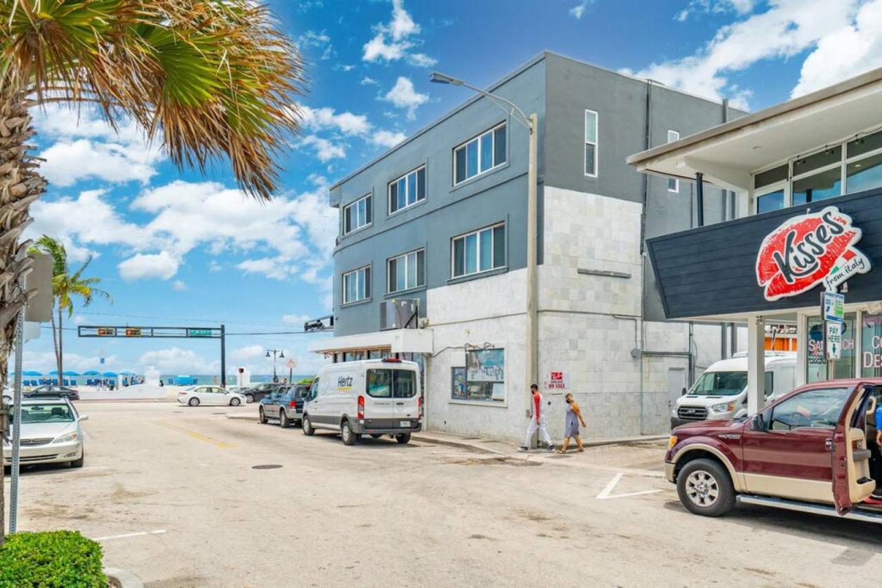The Purple Pelican Beachfront With Ocean Balcony Unit 2 Holiday home *