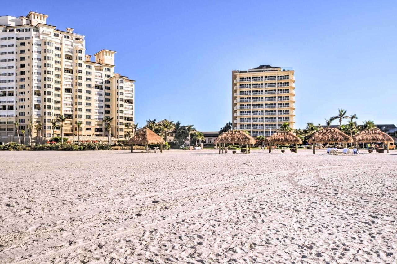 Breezy With Pool - Walk To Beach! Holiday home Marco Island