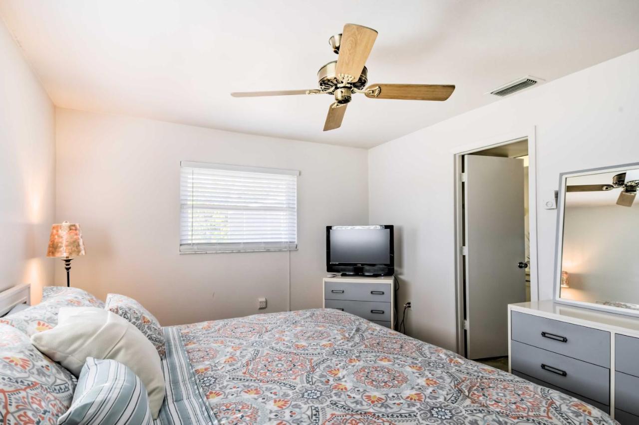 Holiday home Breezy With Pool - Walk To Beach! Marco Island