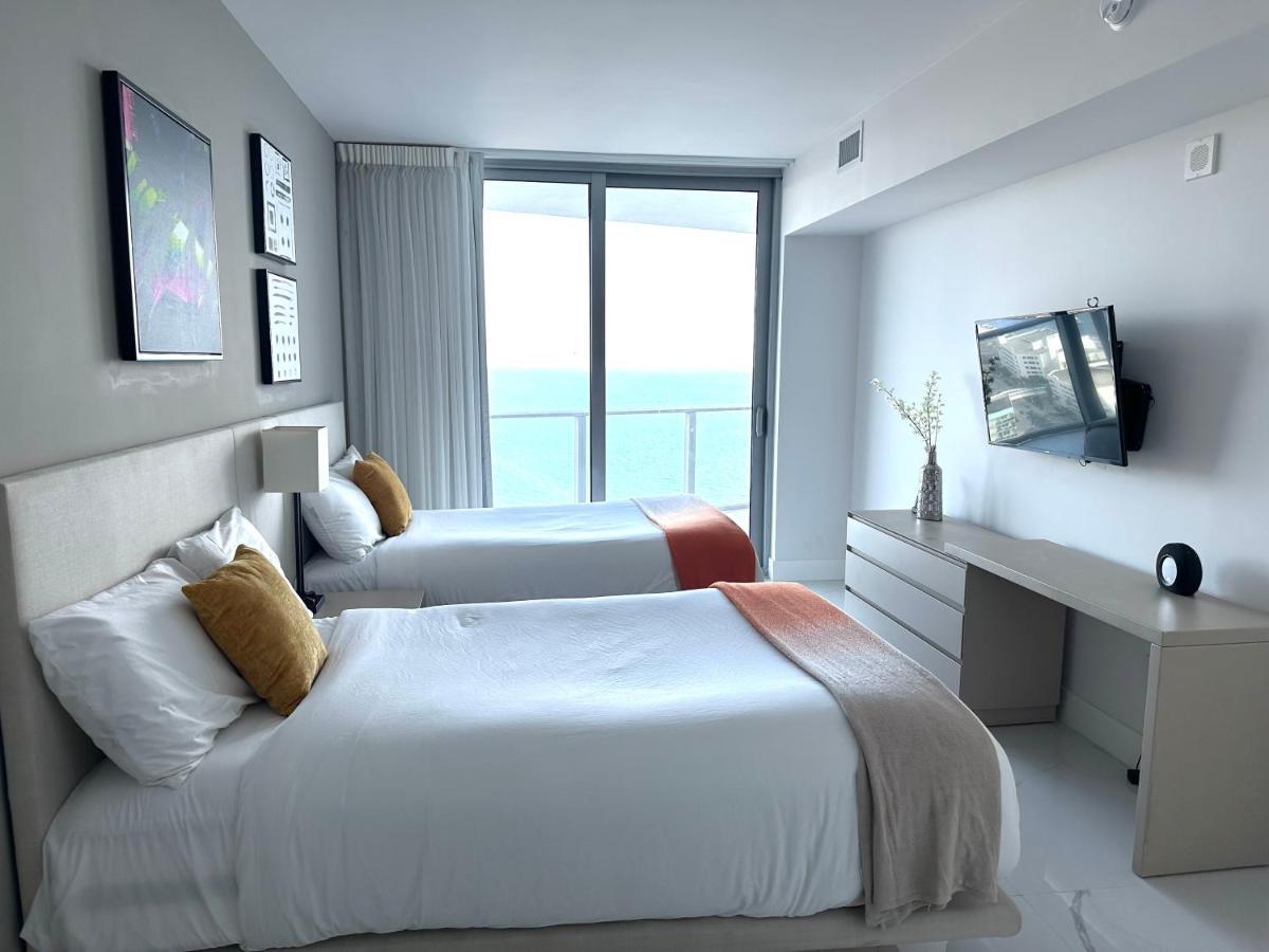 Lyfe Oceanview Luxury 2 Bedroom Unit Apartment *