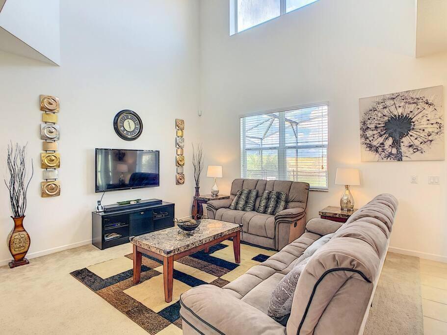 Area Pool - 6br/4.5ba - 12 Guests