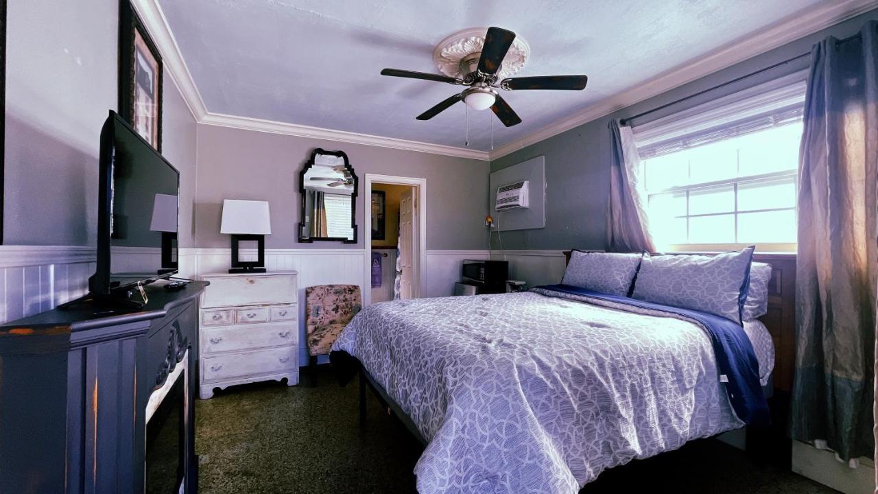 Motel Shamrock Cove Inn