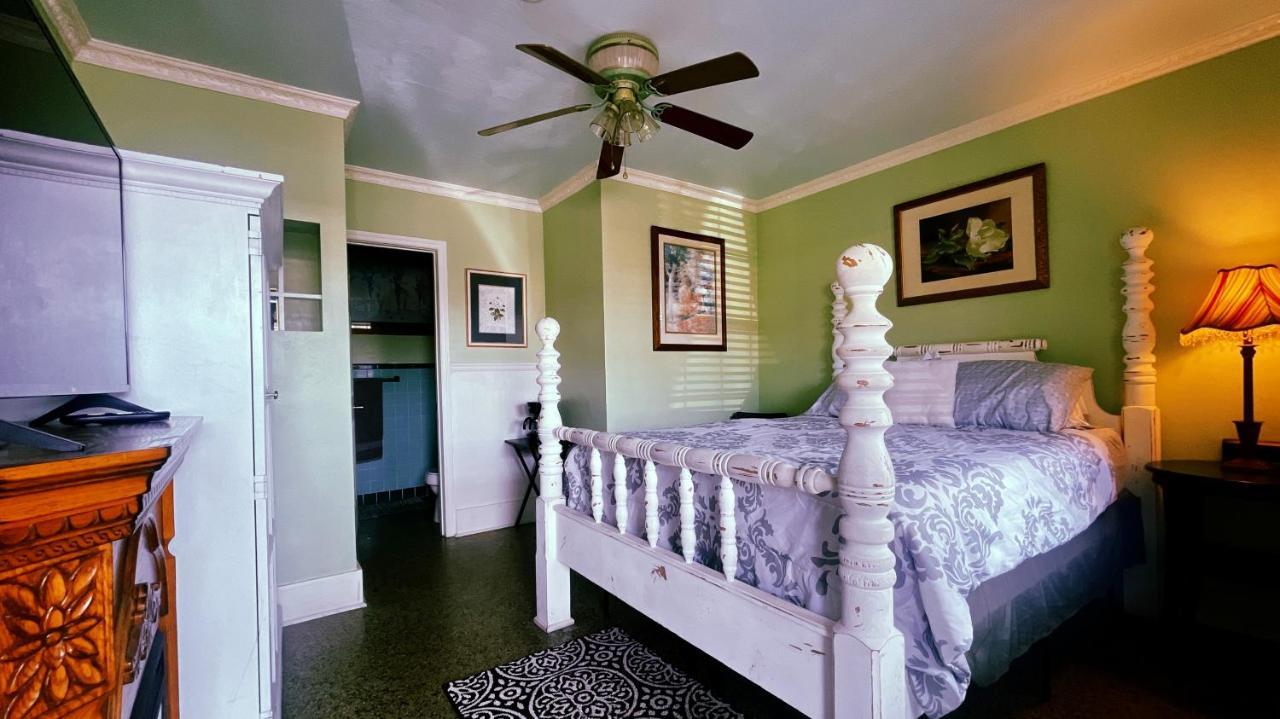 Shamrock Cove Inn Motel