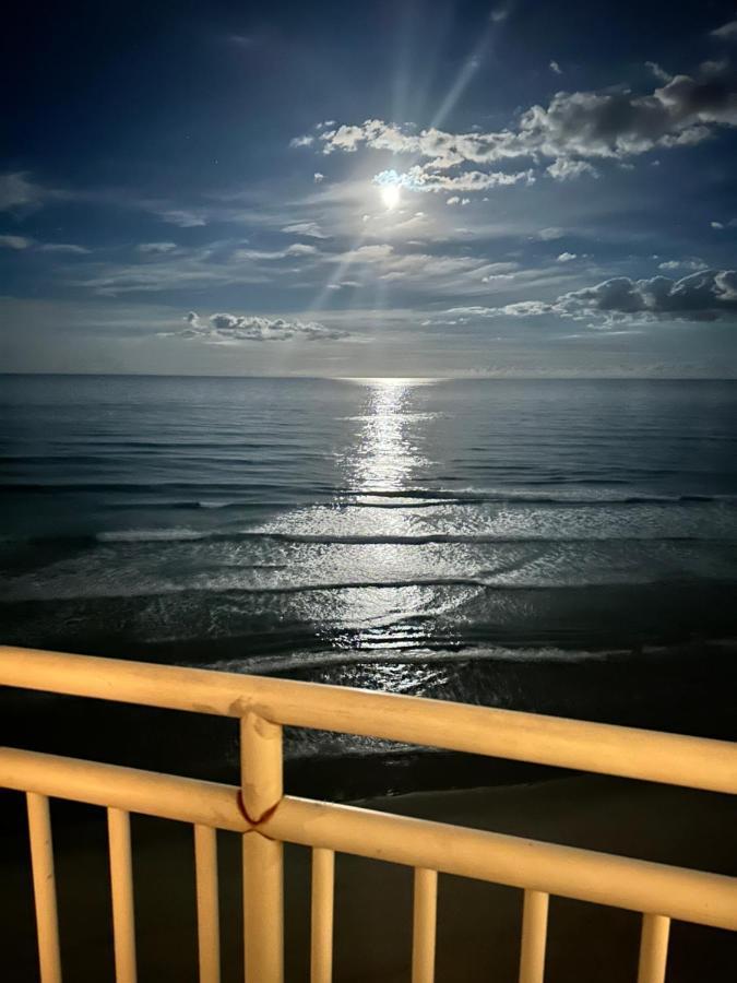 Oasis 704 Lovely Daytona Ocean Front For 5 Sleeps Up To 12 Daytona Beach