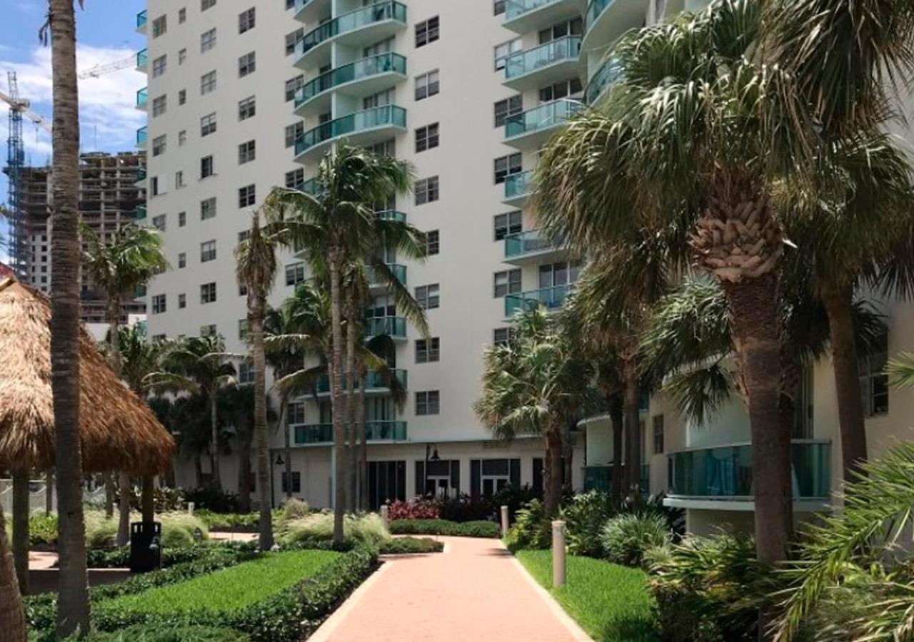 Lovely By Miami Te Espera- 5u * Hollywood