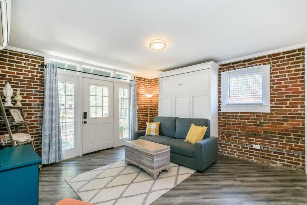 Apartment Chic Riverside Studio