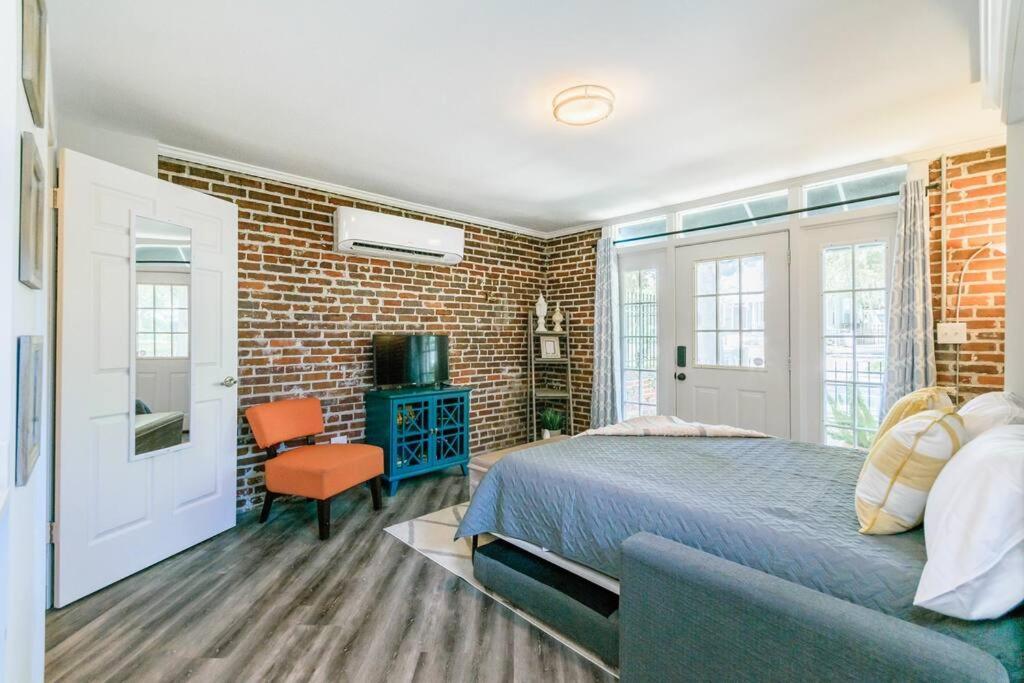 Apartment Chic Riverside Studio