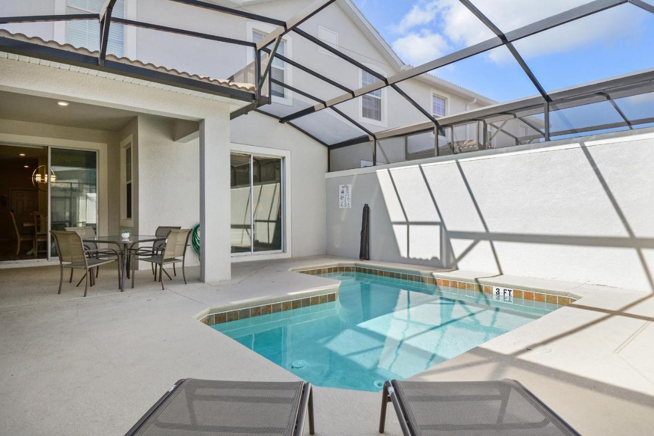 Four Bedrooms With Pool 3079