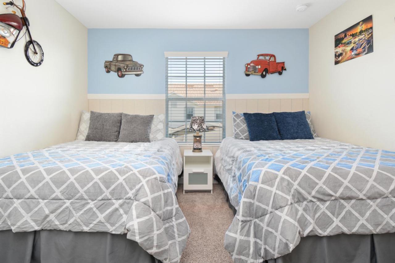 Four Bedrooms With Pool 3079 Holiday home