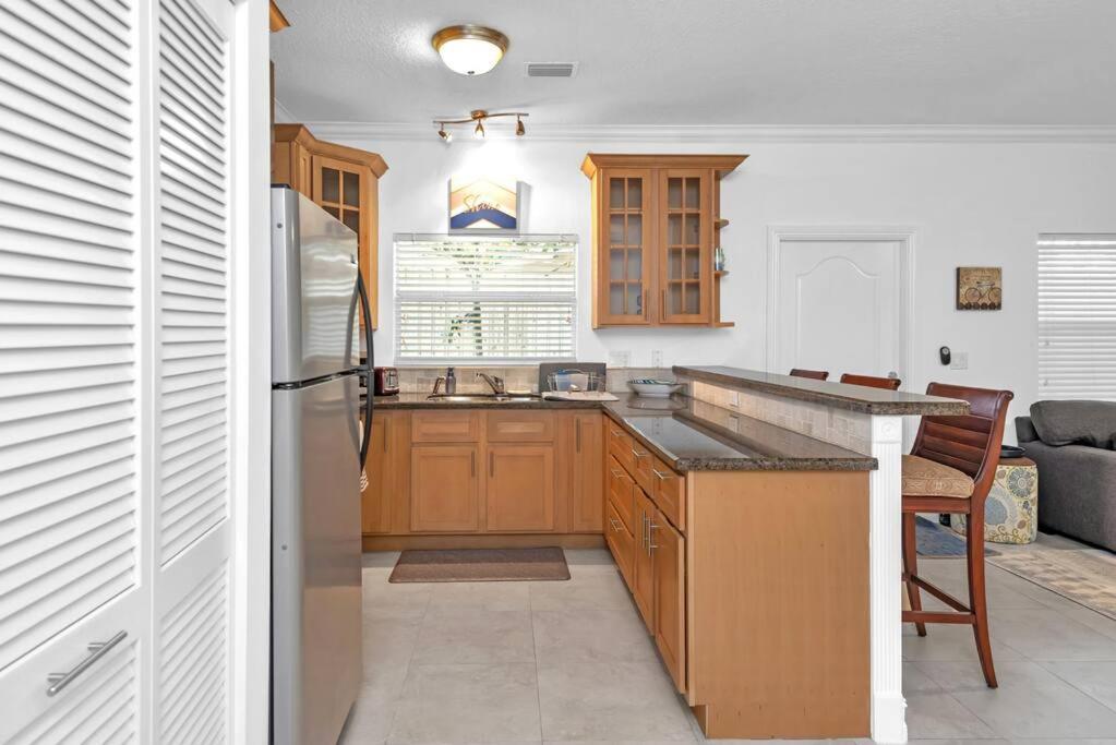 Peaceful Hideaway Half Mile To Pet Friendly Apartment *