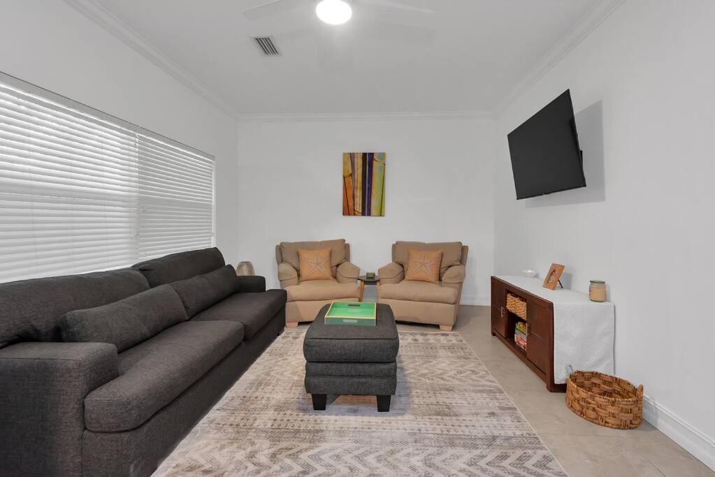 Peaceful Hideaway Half Mile To Pet Friendly * Lake Worth Beach
