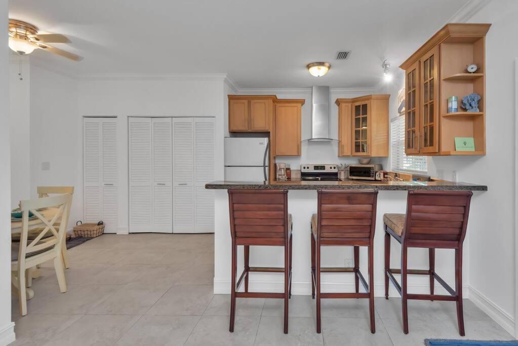 Apartment Peaceful Hideaway Half Mile To Pet Friendly Lake Worth Beach