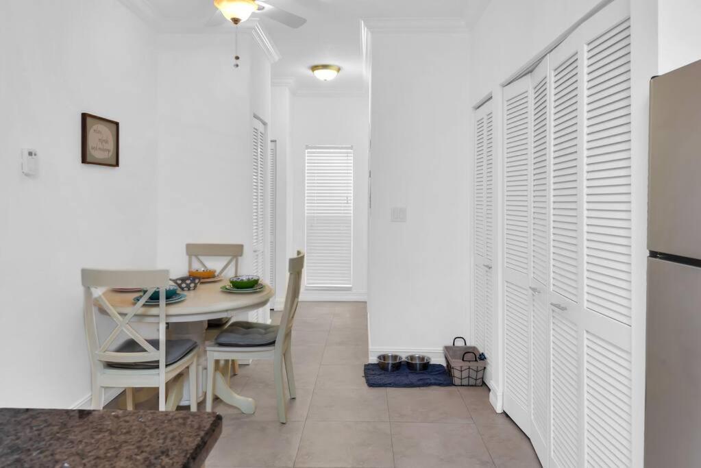 Peaceful Hideaway Half Mile To Pet Friendly Apartment Lake Worth Beach