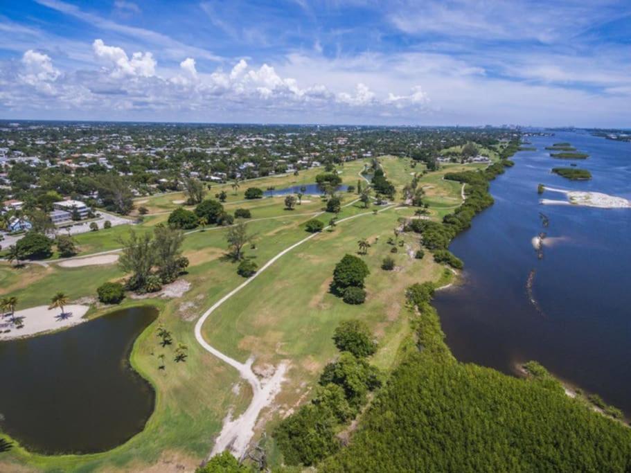 Peaceful Hideaway Half Mile To Pet Friendly Apartment *
