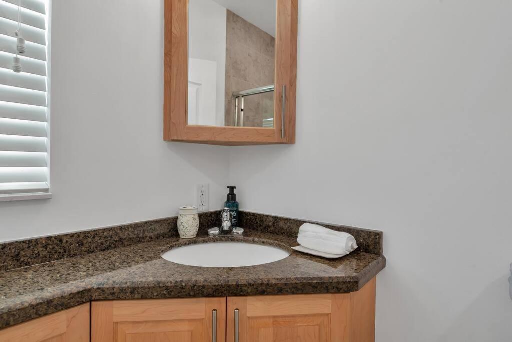 Peaceful Hideaway Half Mile To Pet Friendly *