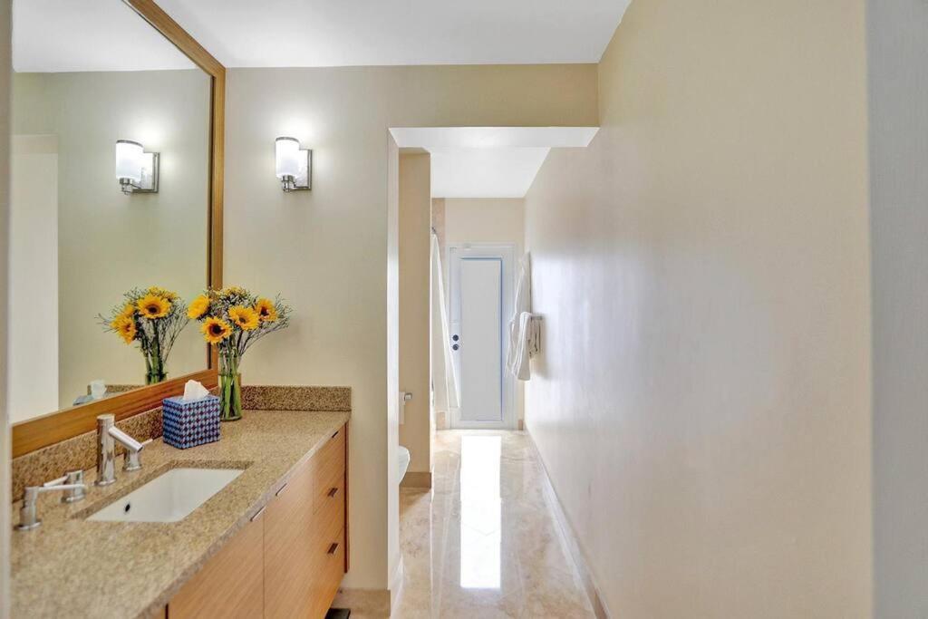 Close To The W/heated Pool Hollywood