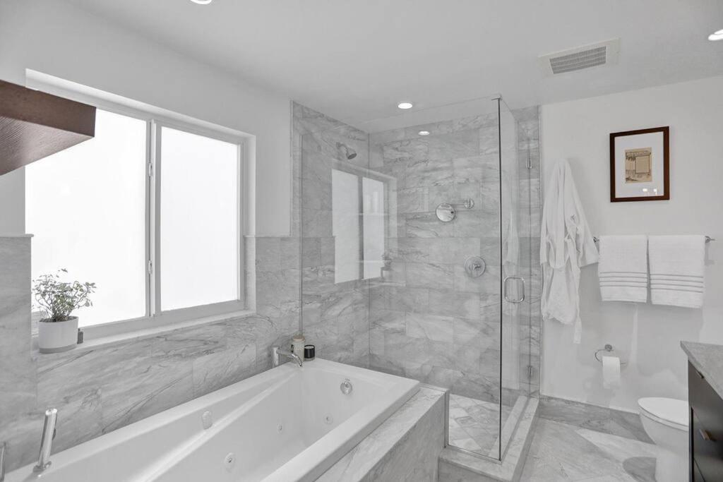 Close To The W/heated Pool * Hollywood