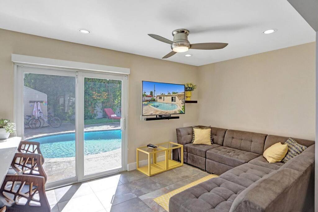 Close To The W/heated Pool * Hollywood