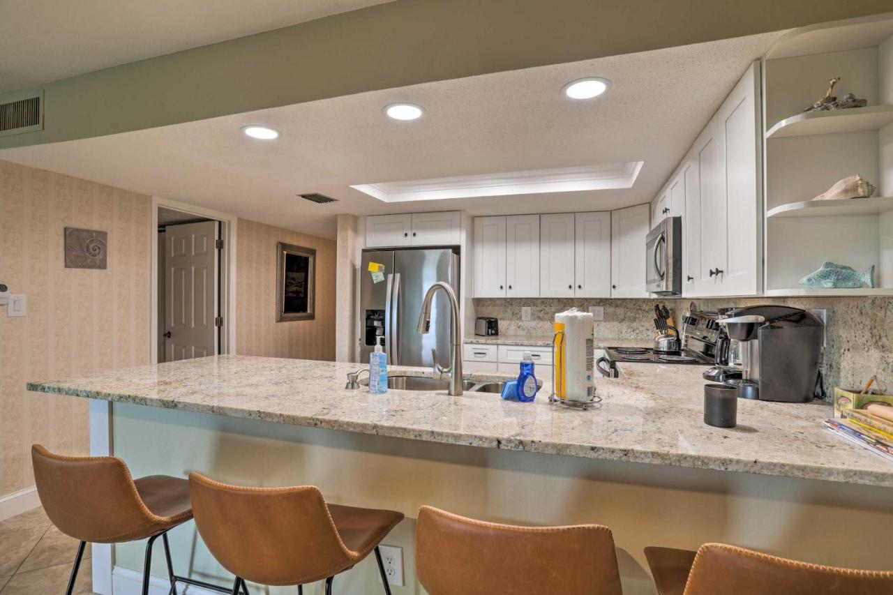 Indian Shores With 2 Balconies And Pool Access! *