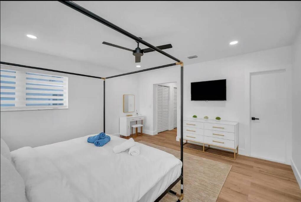 4k Sqft Heated Pool * Hollywood