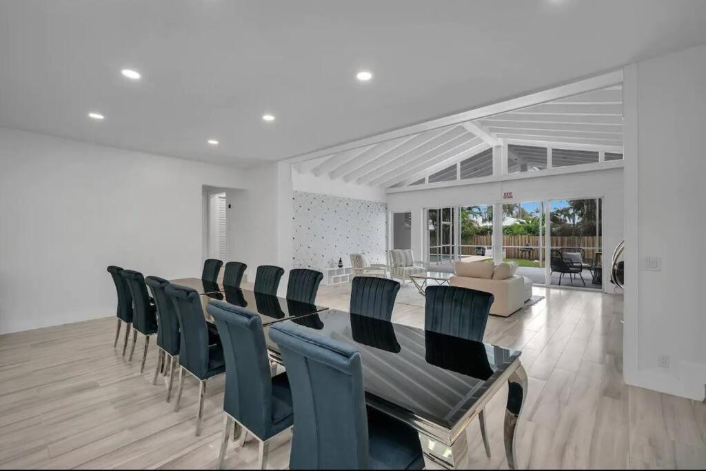 4k Sqft Heated Pool Hollywood