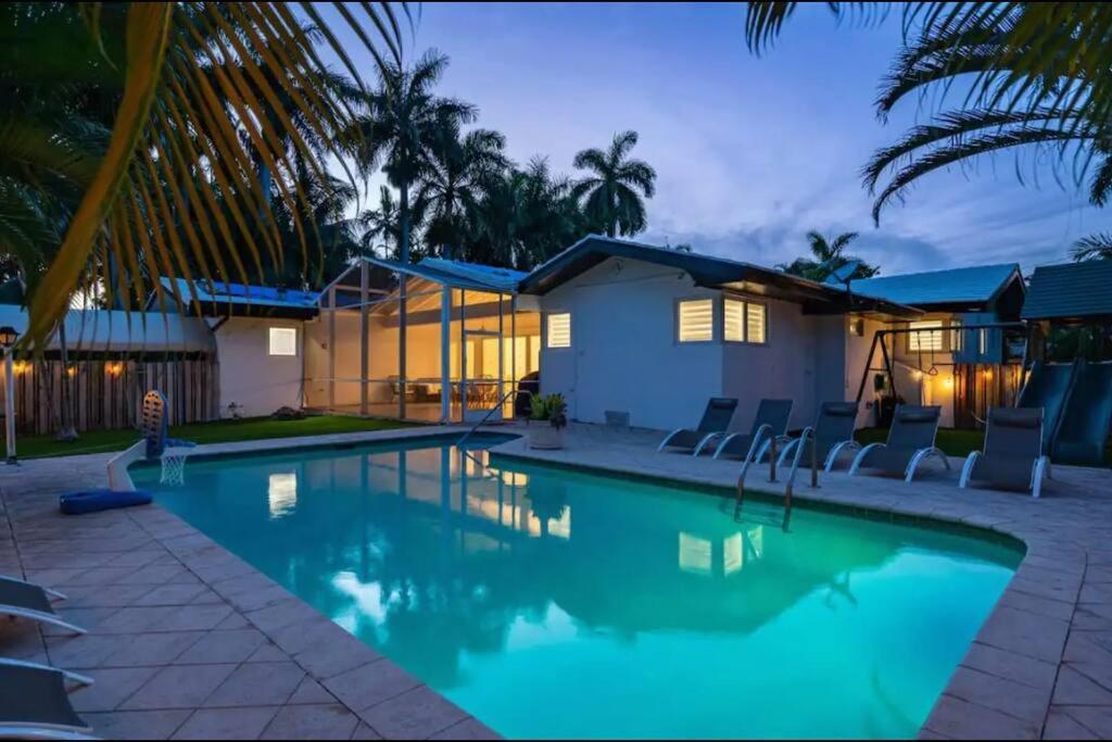 4k Sqft Heated Pool Hollywood