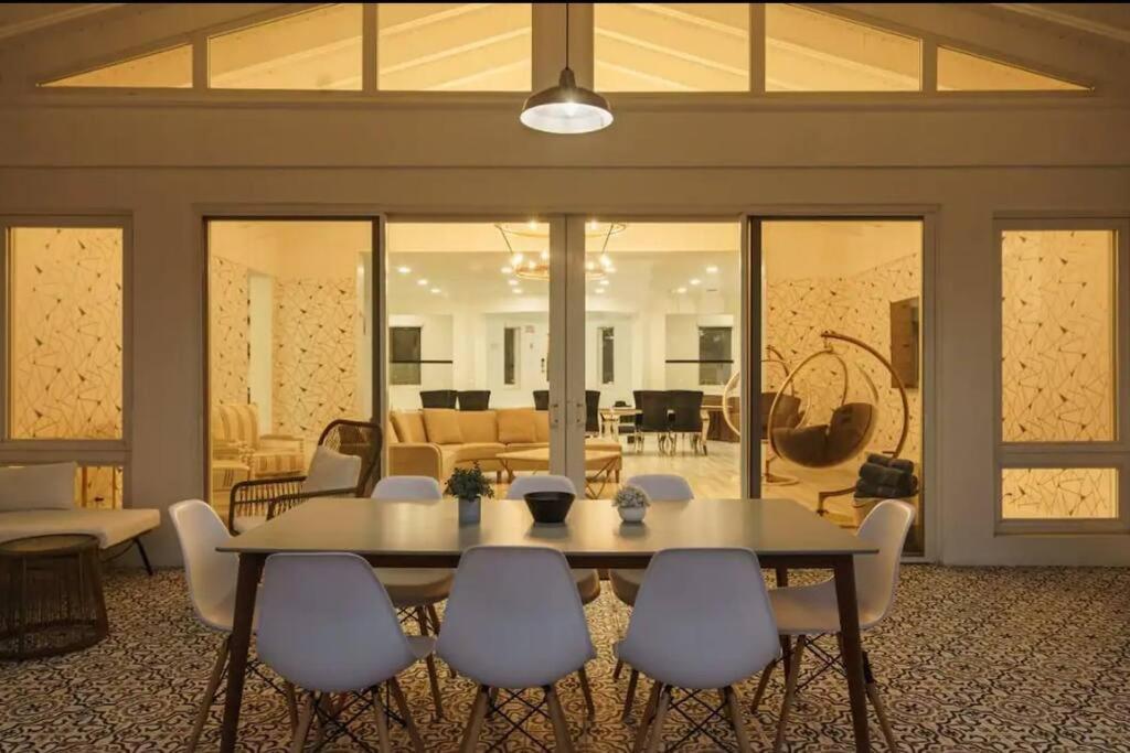 Villa 4k Sqft Heated Pool