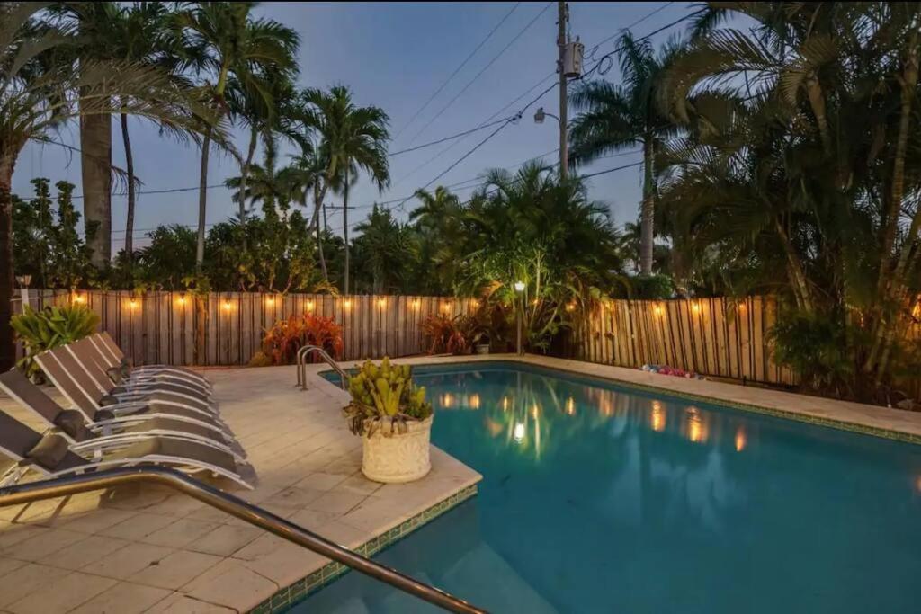 4k Sqft Heated Pool Hollywood
