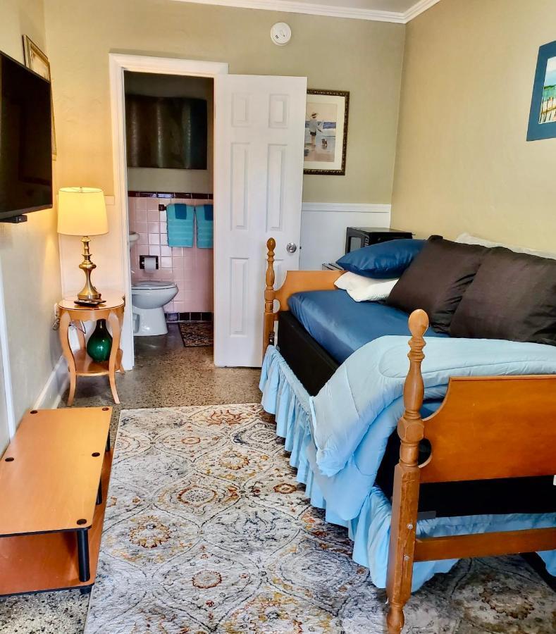 Motel Shamrock Cove Inn
