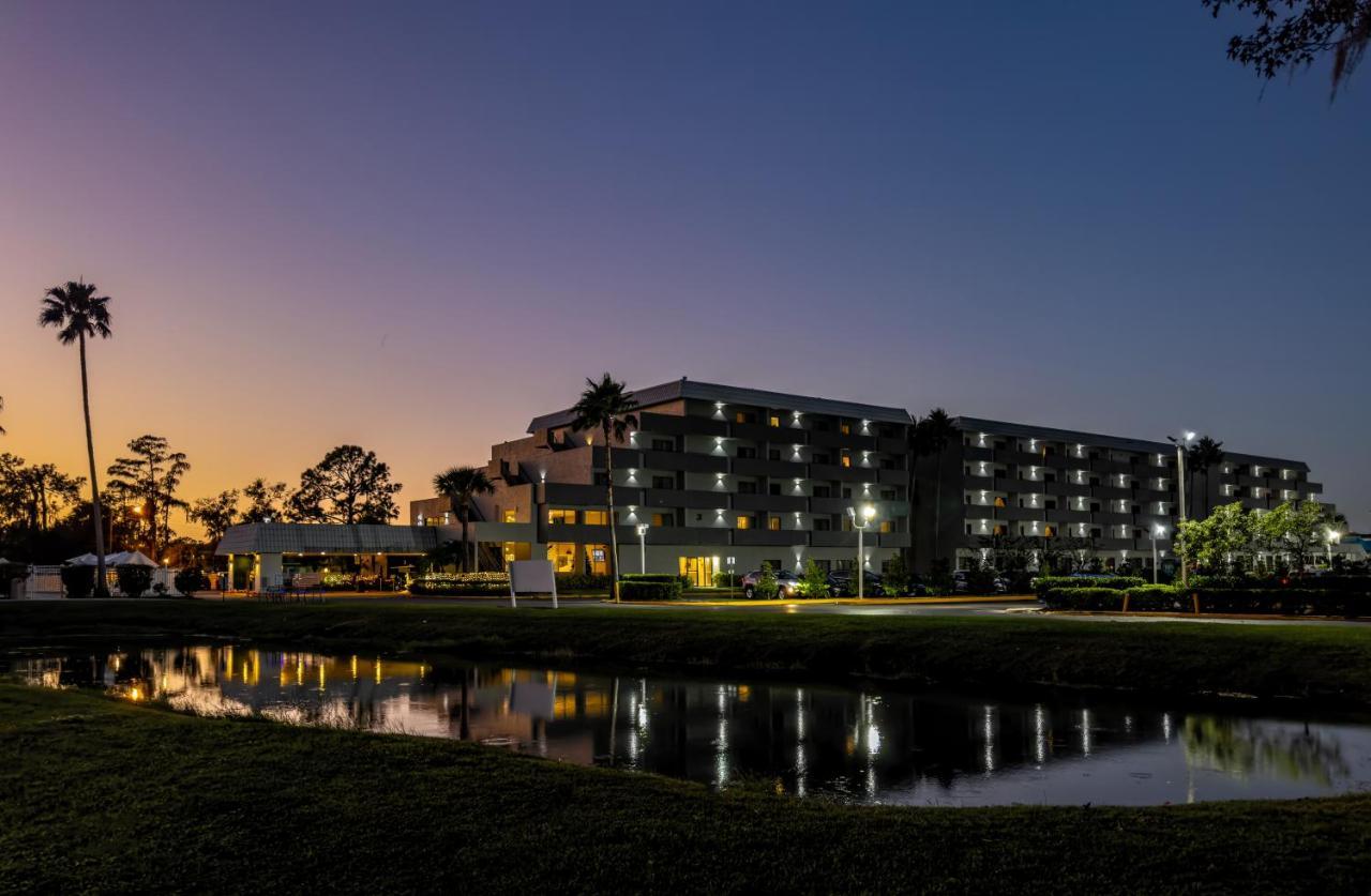 Palazzo Lakeside Hotel 3*