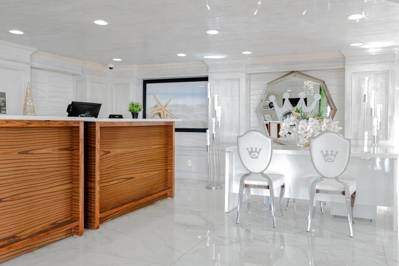 Palazzo Lakeside Hotel 3*