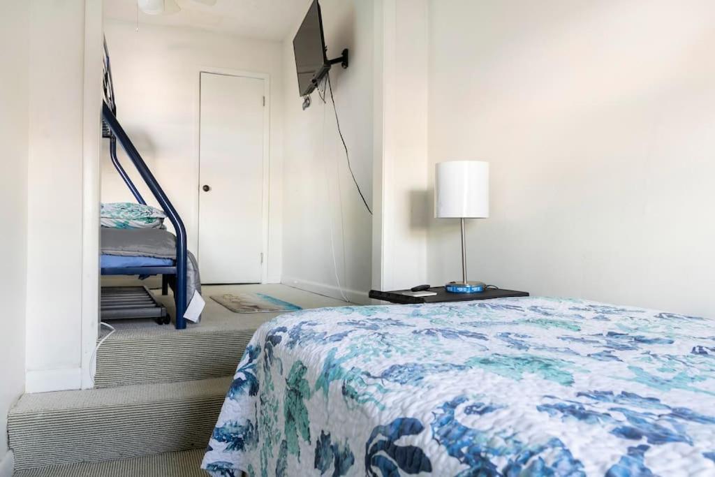 Oceanview Oasis - Relax With Hot Tub, Breakfast, Fire Pit & Putting Green! *
