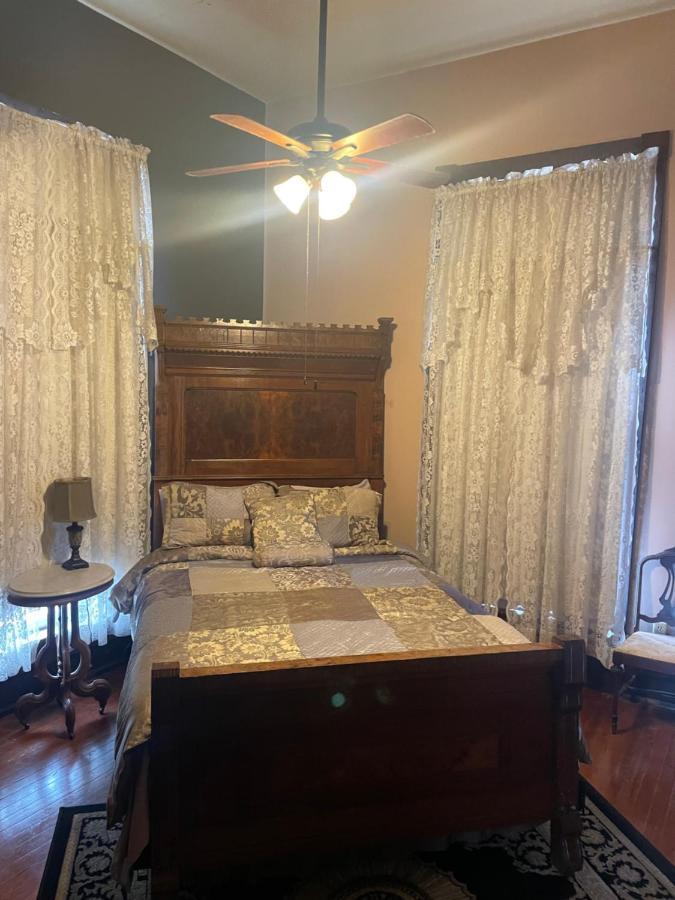 Grand Gables Bed & Breakfast 3*