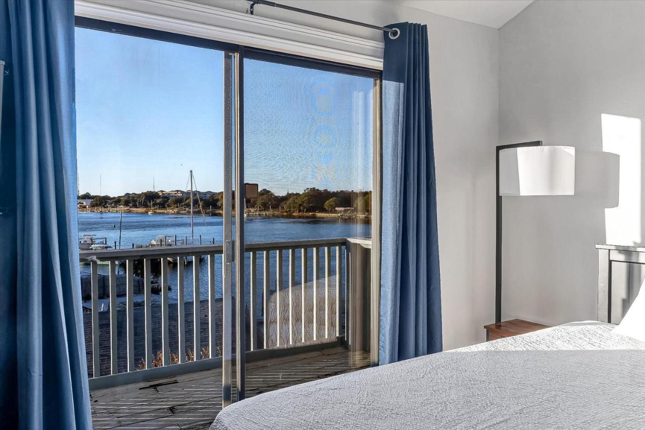 Commodore's Landing 204 * Fort Walton Beach