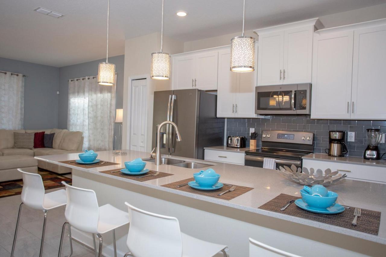 Stunning 5 Bd W/ Pool Close To 4822